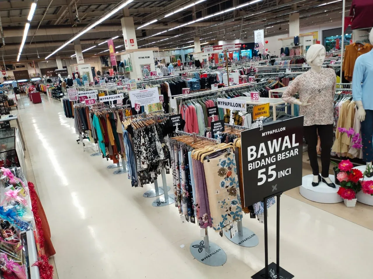 AEON Taman Universiti (JB) — foto sebenar 2