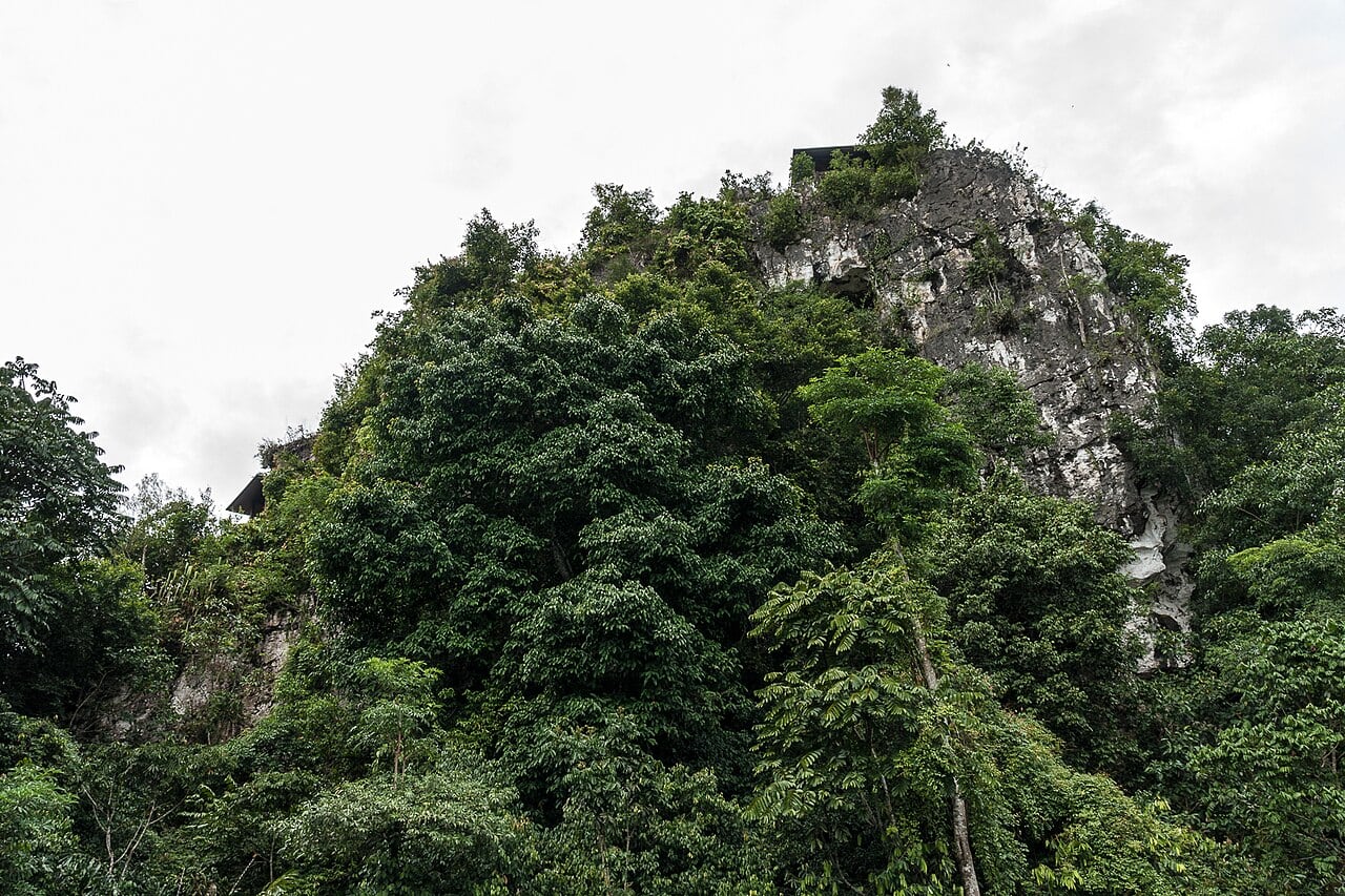 Gambar 3 Agop Batu Tulug Cave