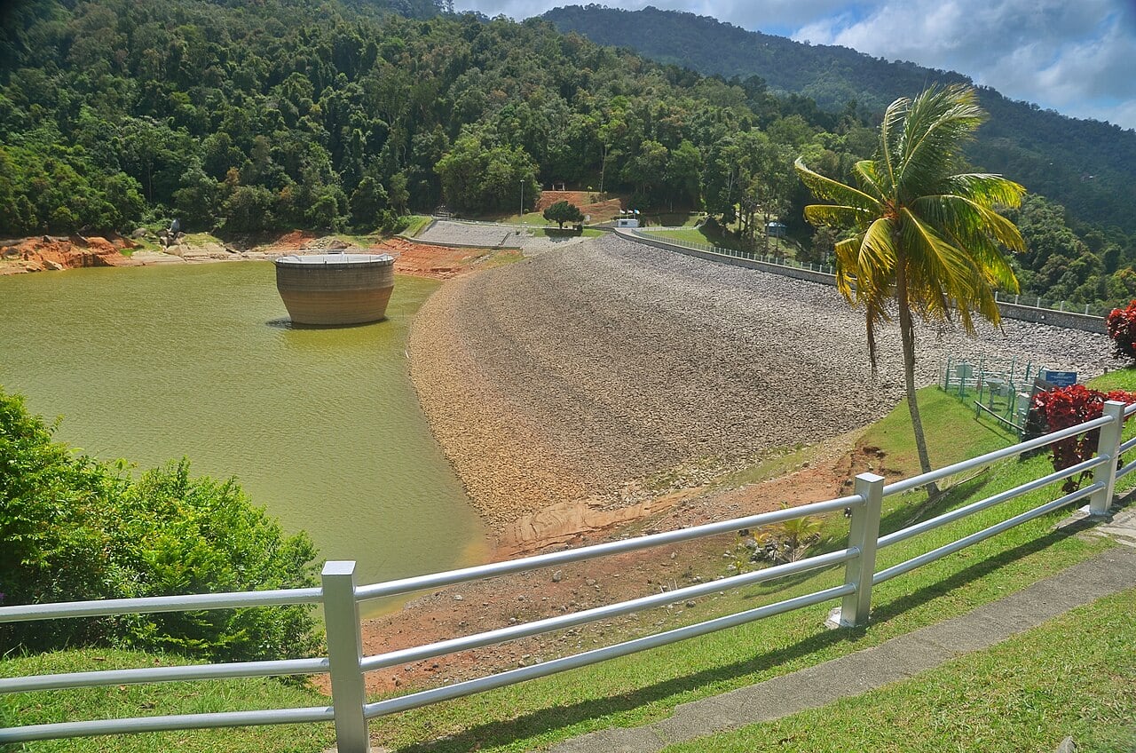 Gambar 2 Air Itam Dam
