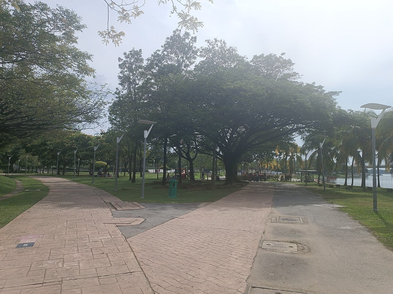 Gambar 3 Anjung Floria