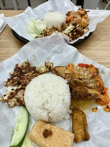 Ayam Gepuk Pak Gembus Nong Chik — foto sebenar 2