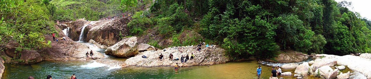 Gambar 3 Berkelah Waterfall Camp