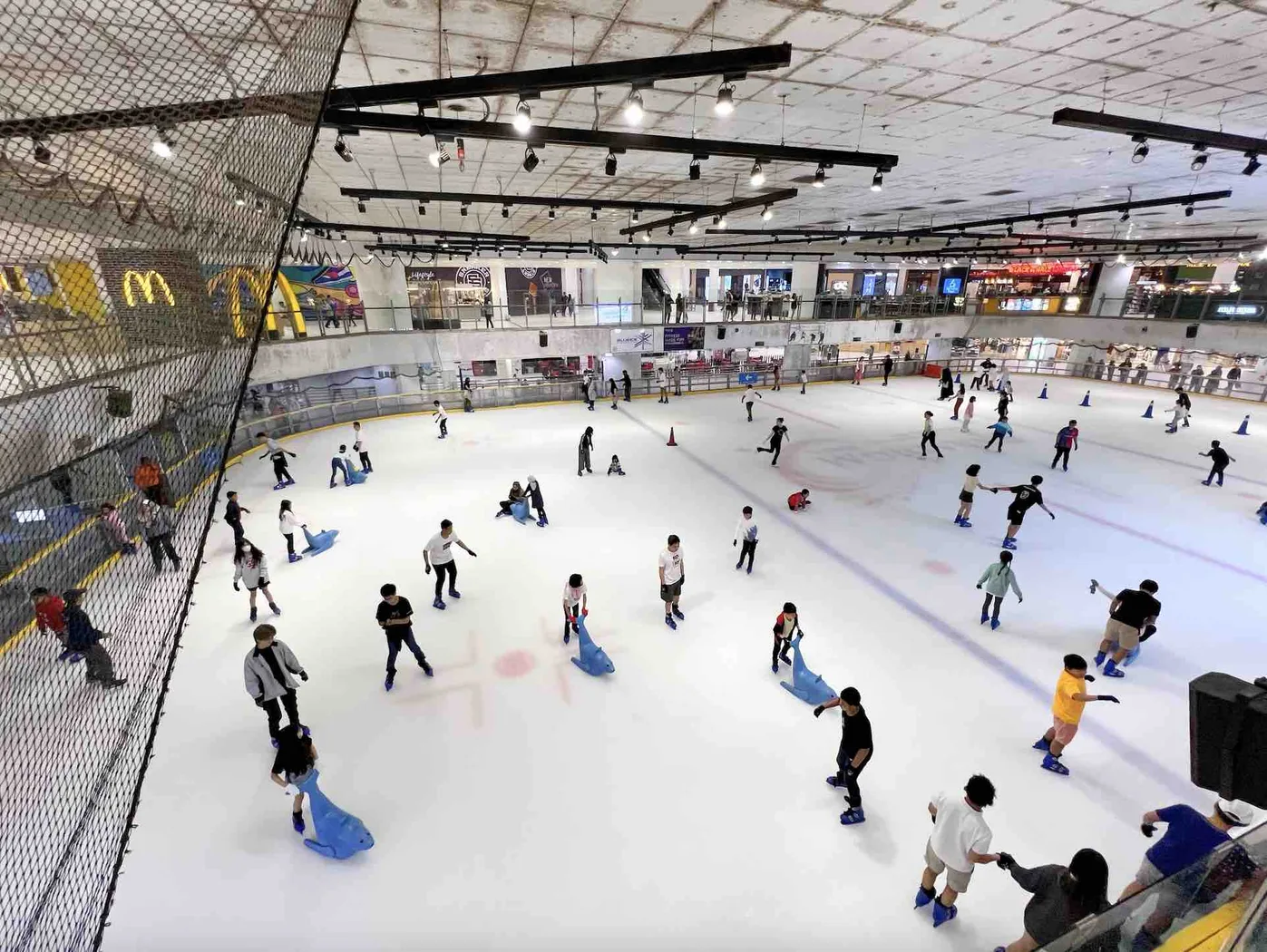Blue Ice Skating Rink — foto sebenar 6