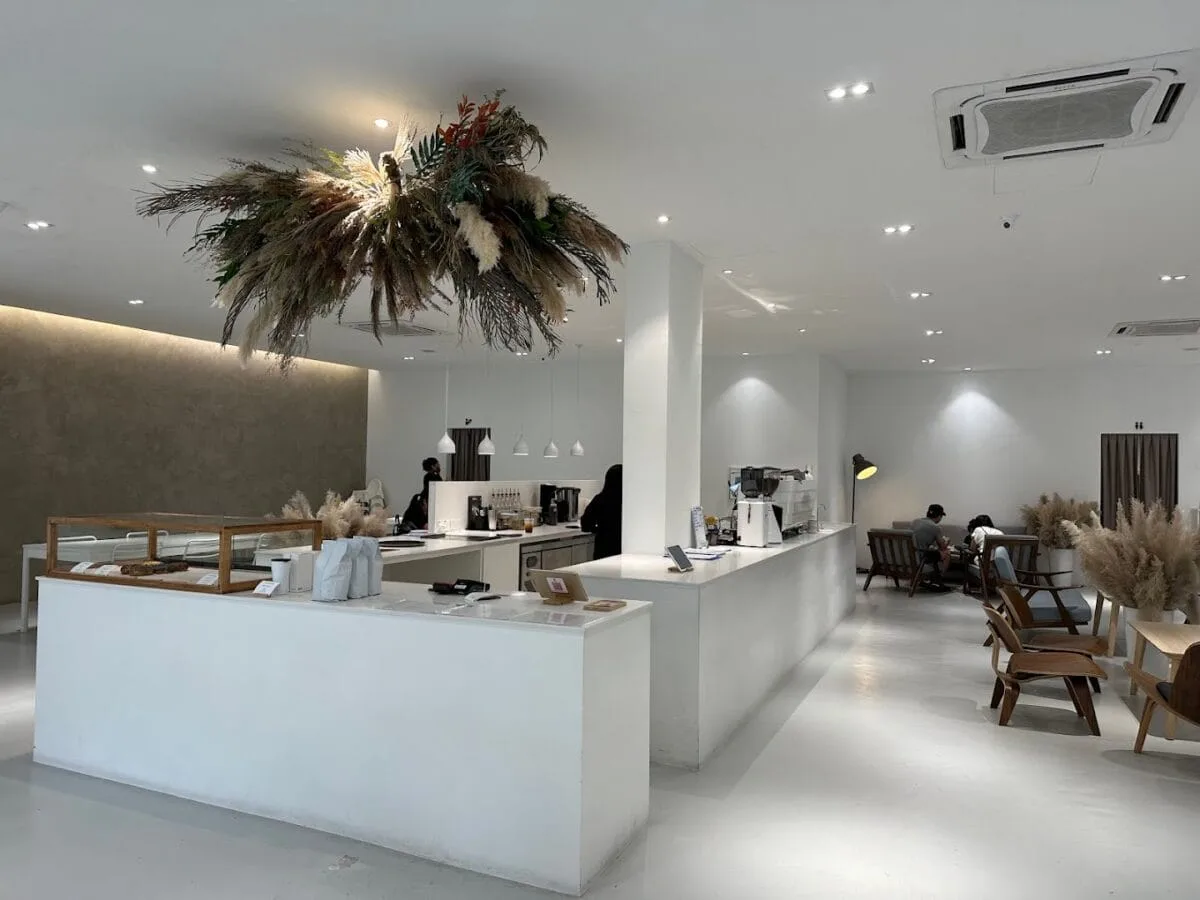 Gambar Commune by the Creators