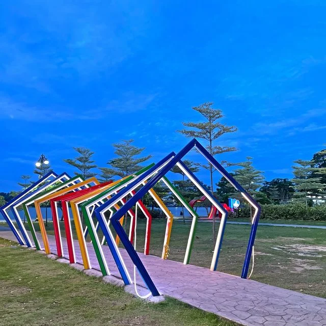 Dataran Tanjung Emas — foto sebenar 3