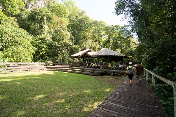 Gambar 3 Deer Cave & Lang's Cave Mulu