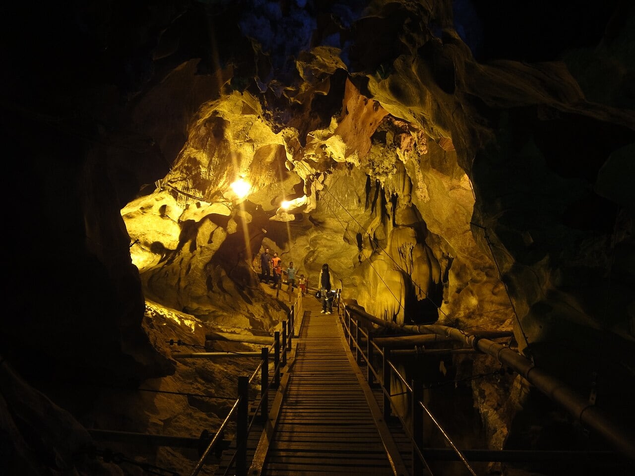 Gambar 2 Gua Kelam 2