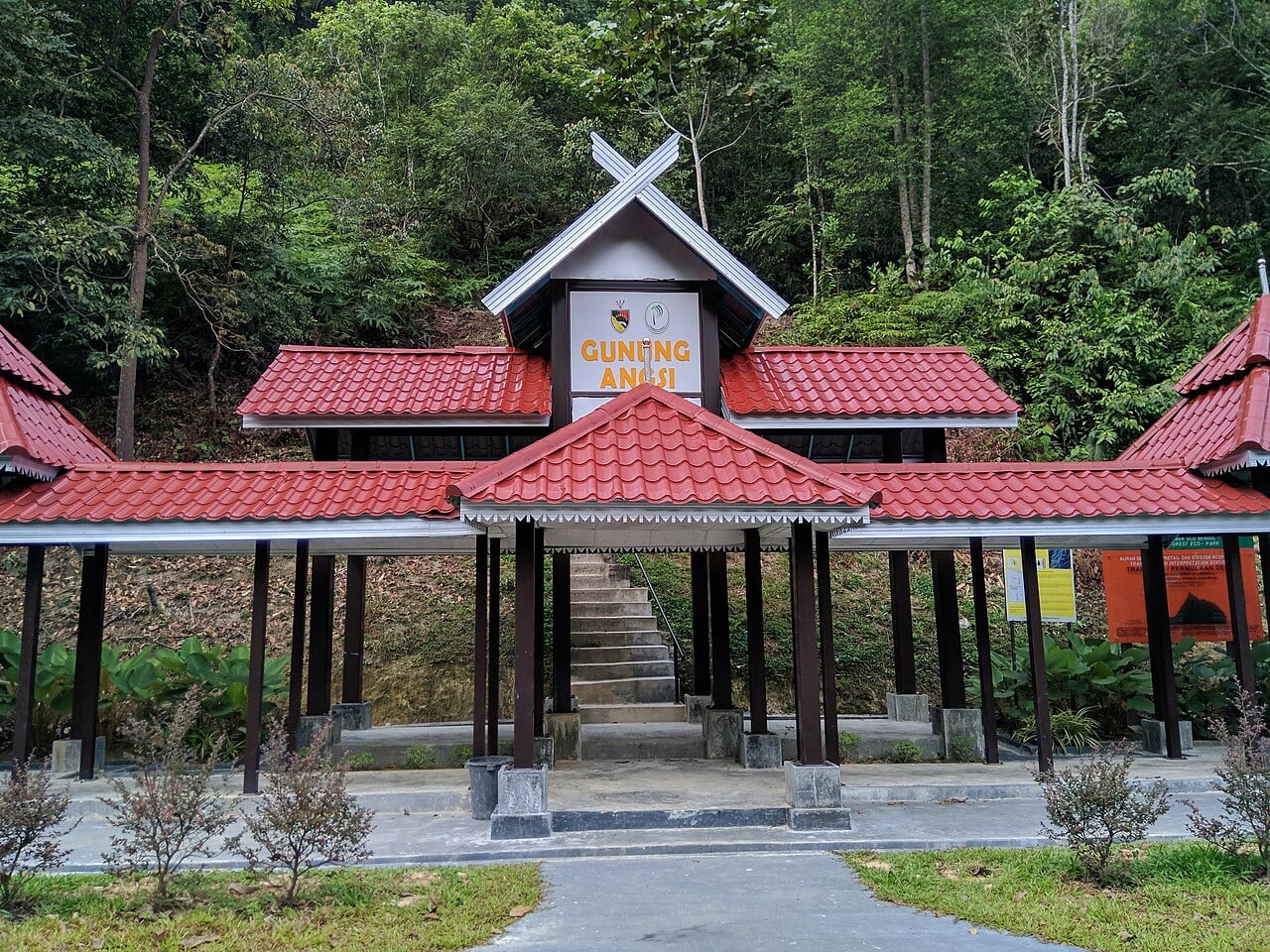 Gambar 3 Gunung Angsi
