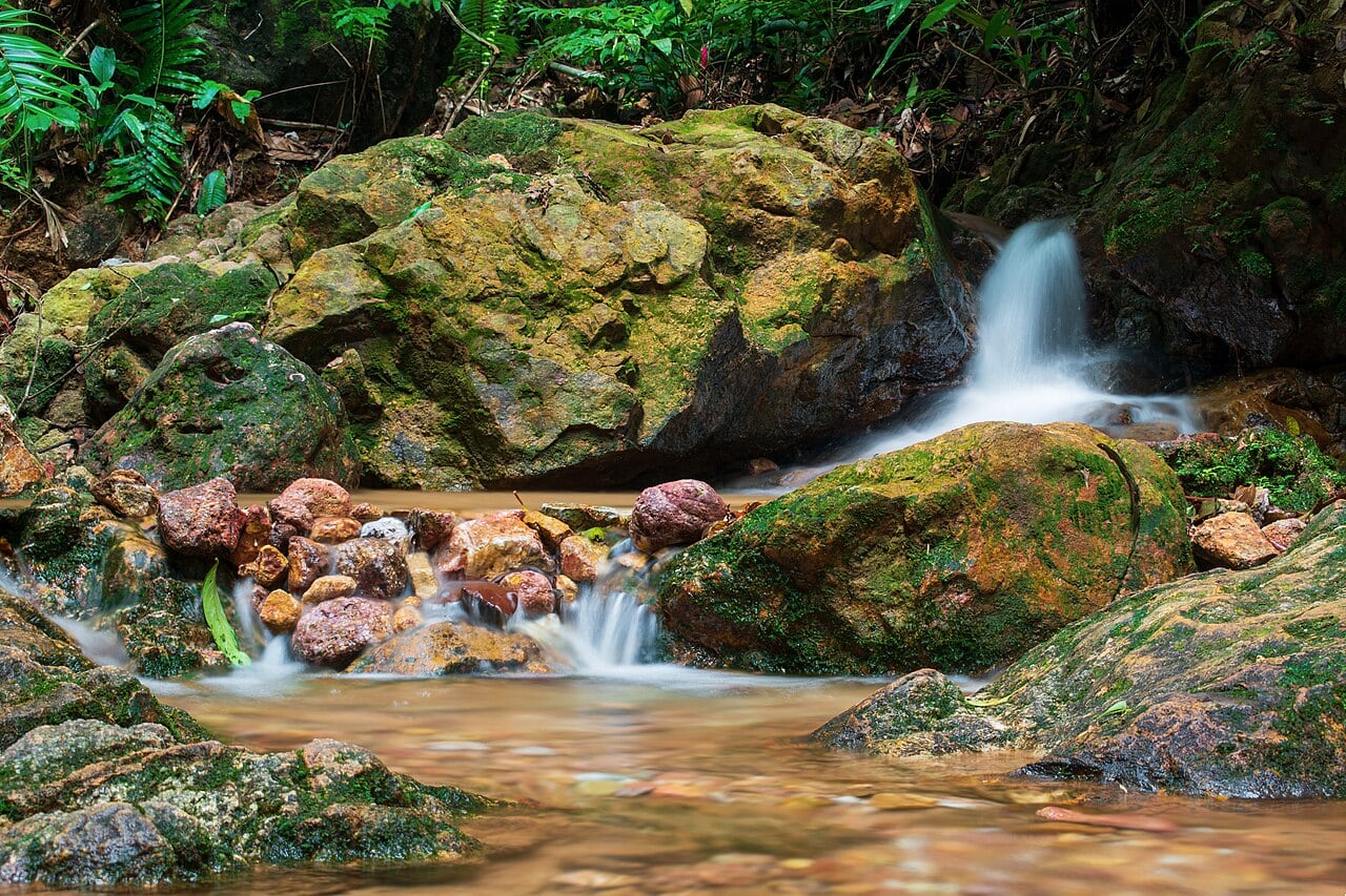 Gambar 2 Gunung Lambak