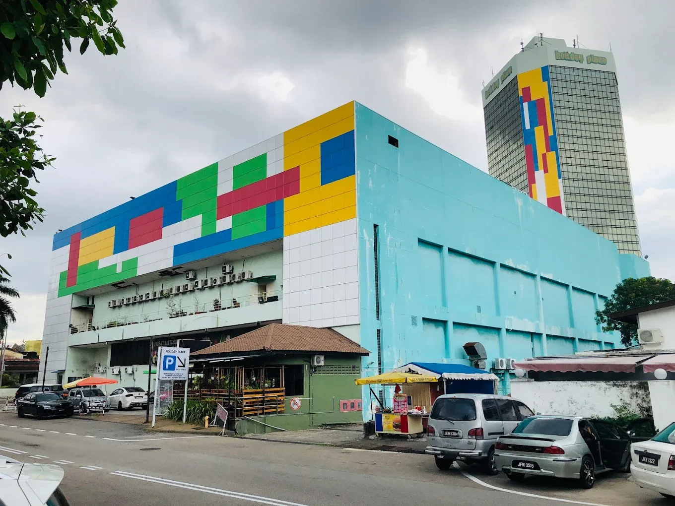 Gambar Holiday Plaza