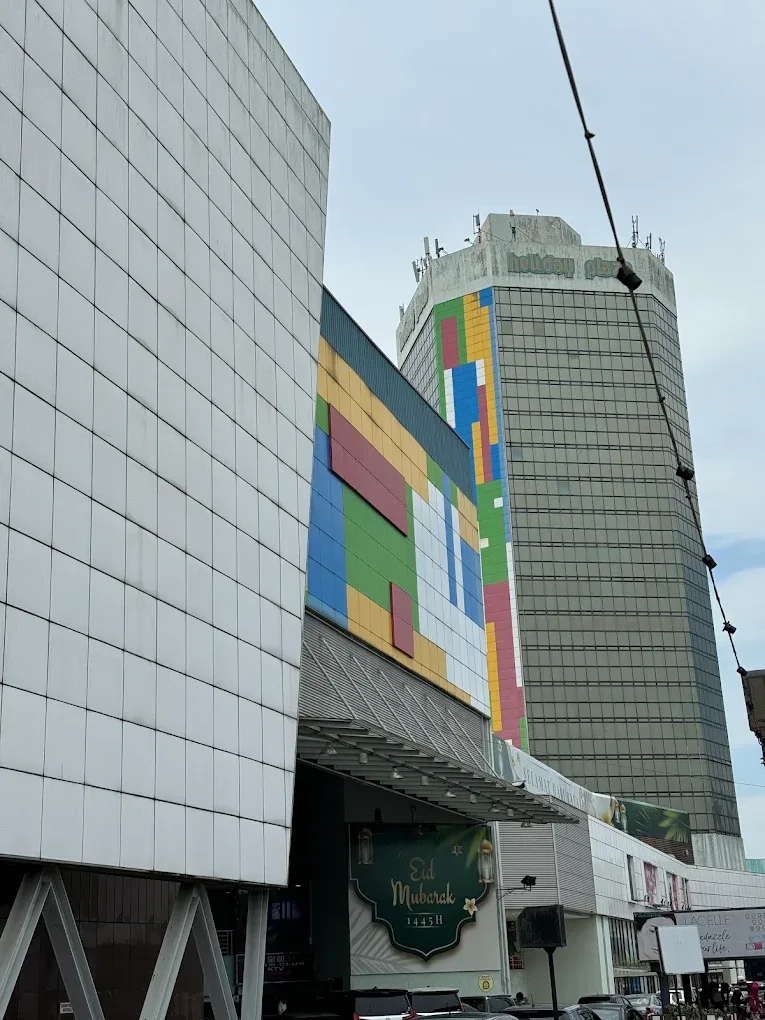 Holiday Plaza — foto sebenar 4