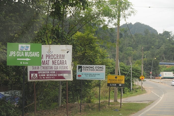 Gambar 3 Jelawang Waterfall, Gunung Stong