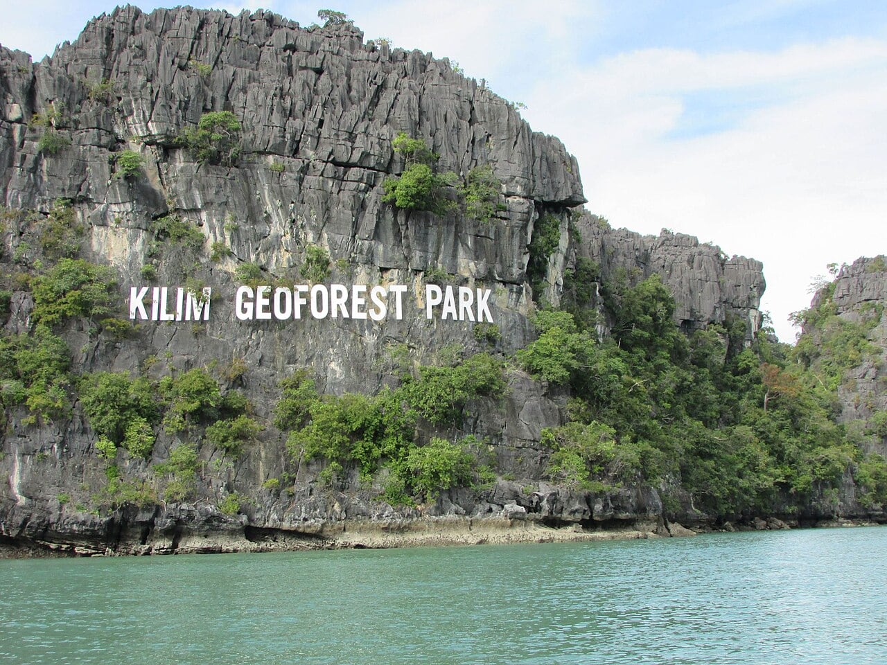 Gambar 3 Kilim Karst Geoforest Park