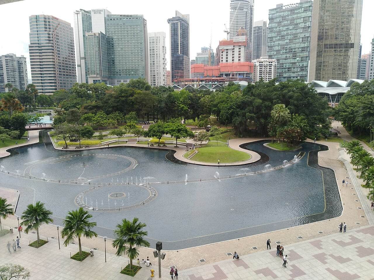 Gambar 3 KLCC Park