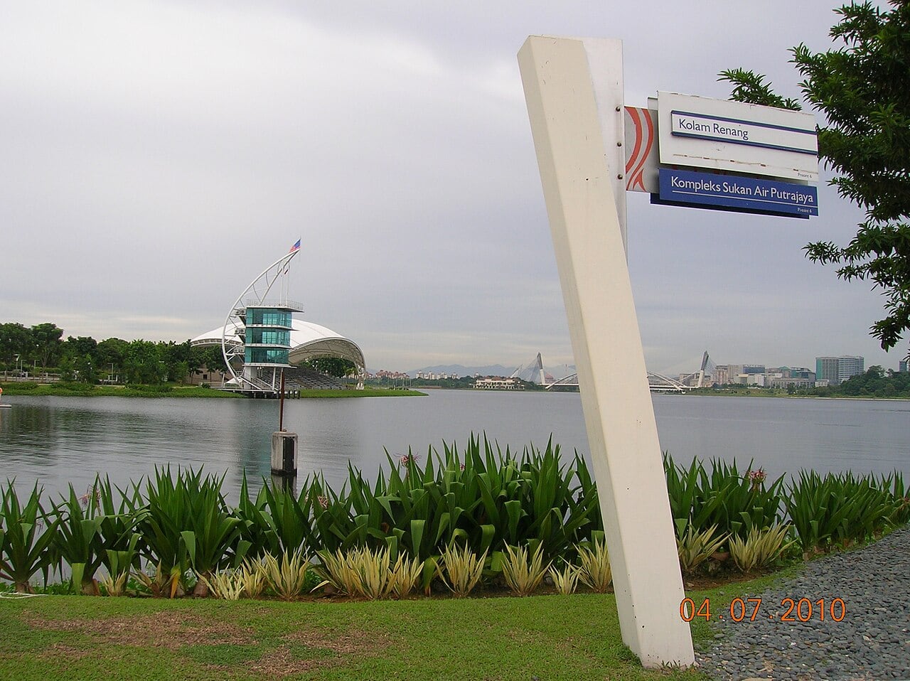 Gambar 2 Kompleks Sukan Air Putrajaya