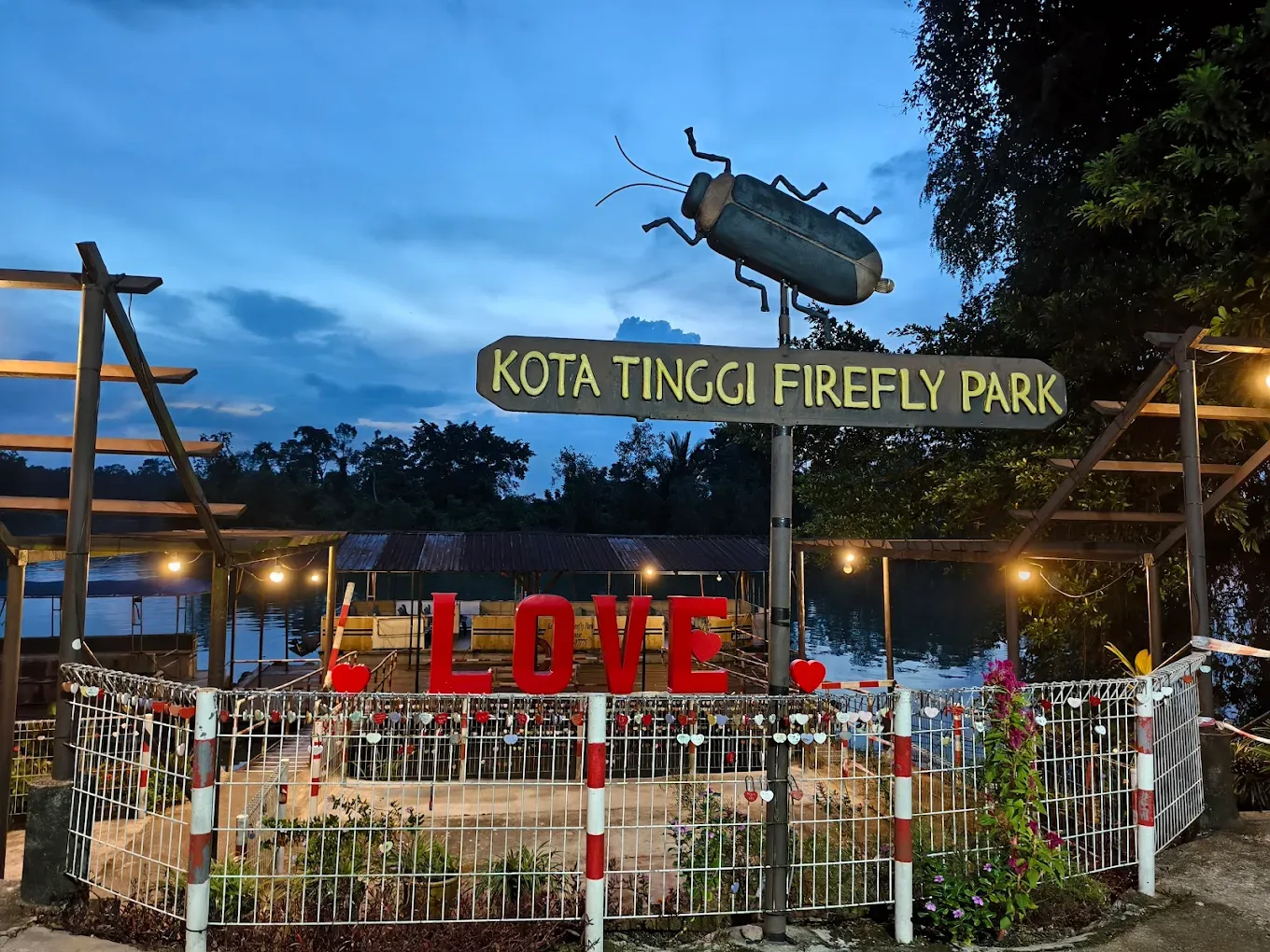 Kota Tinggi Firefly Park — foto sebenar 4