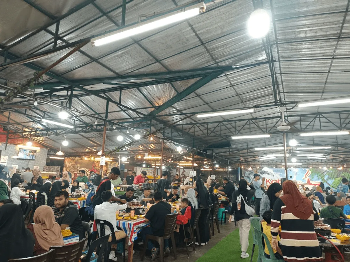 Krabby Planet Steamboat & Grill — foto sebenar 2