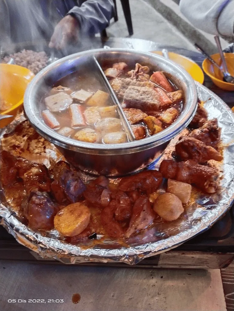 Krabby Planet Steamboat & Grill — foto sebenar 6