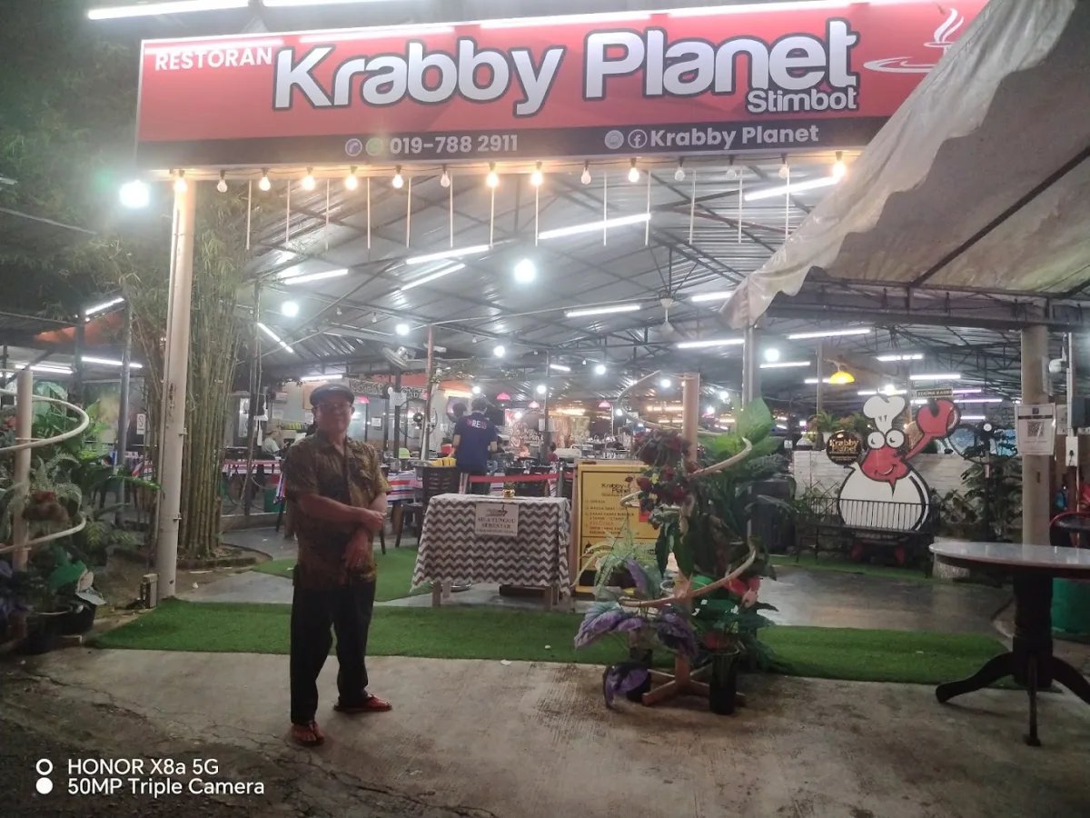 Krabby Planet Steamboat & Grill — foto sebenar 7