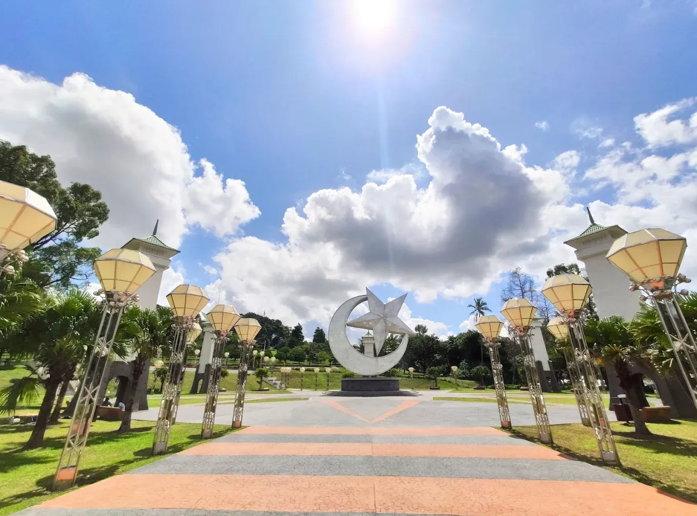 Gambar Laman Mahkota Istana Bukit Serene