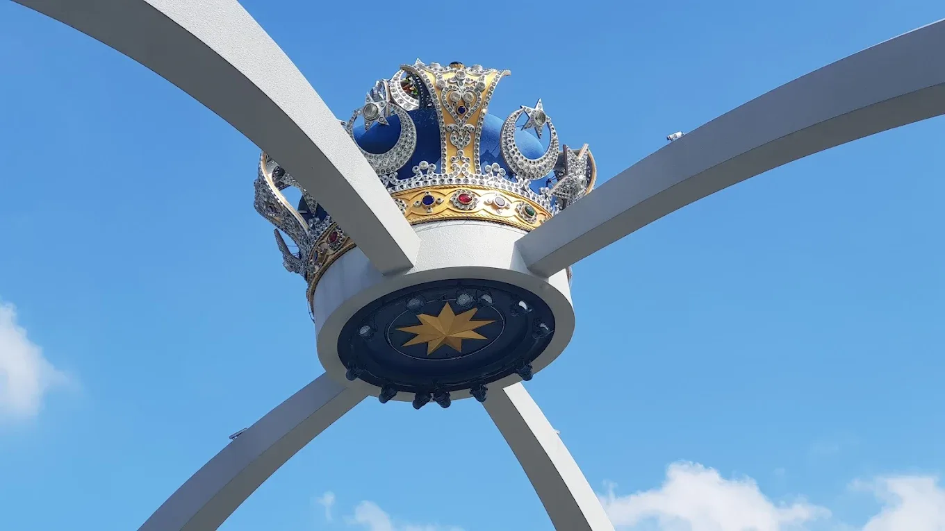 Laman Mahkota Istana Bukit Serene — foto sebenar 2