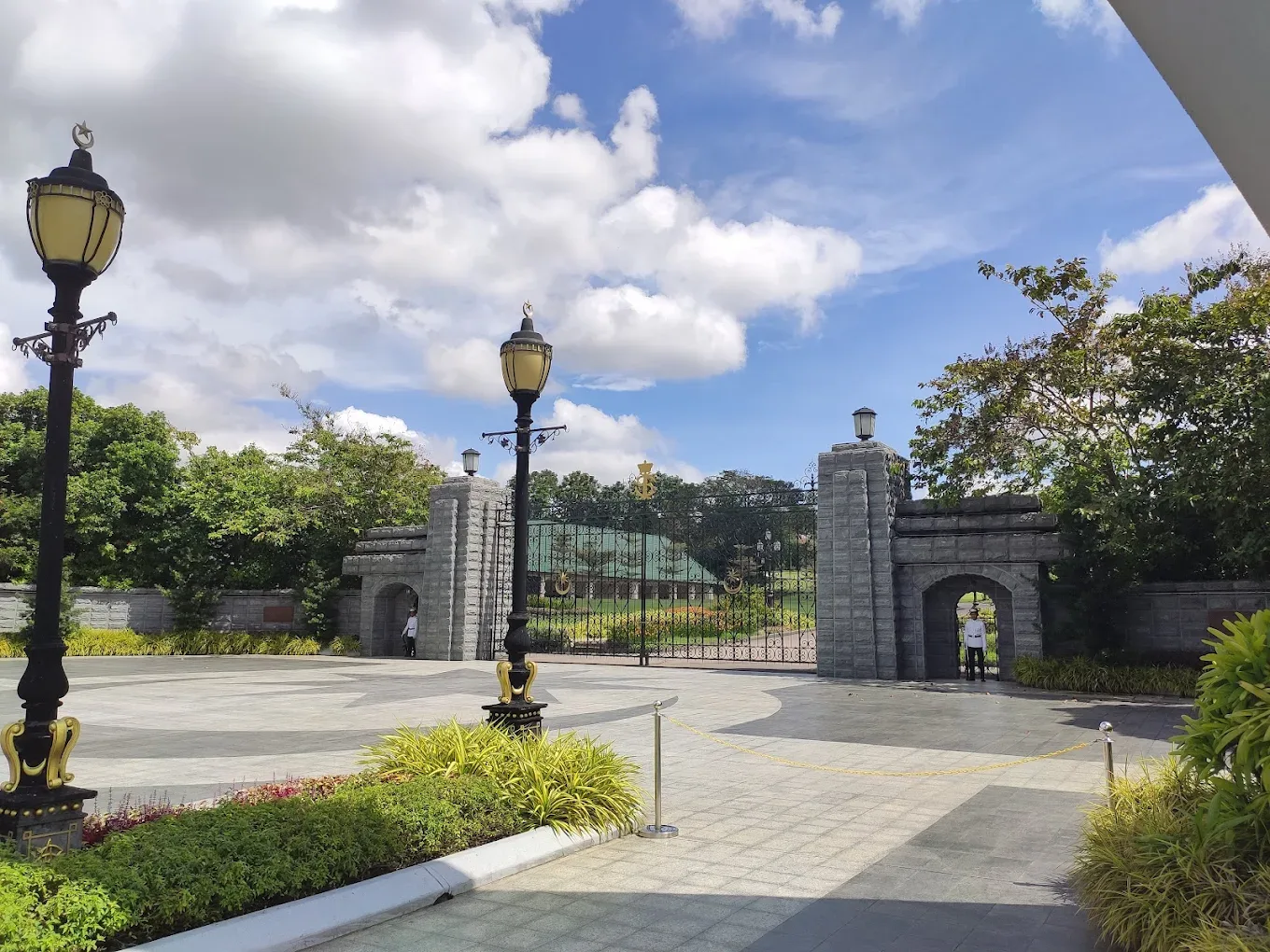 Laman Mahkota Istana Bukit Serene — foto sebenar 3