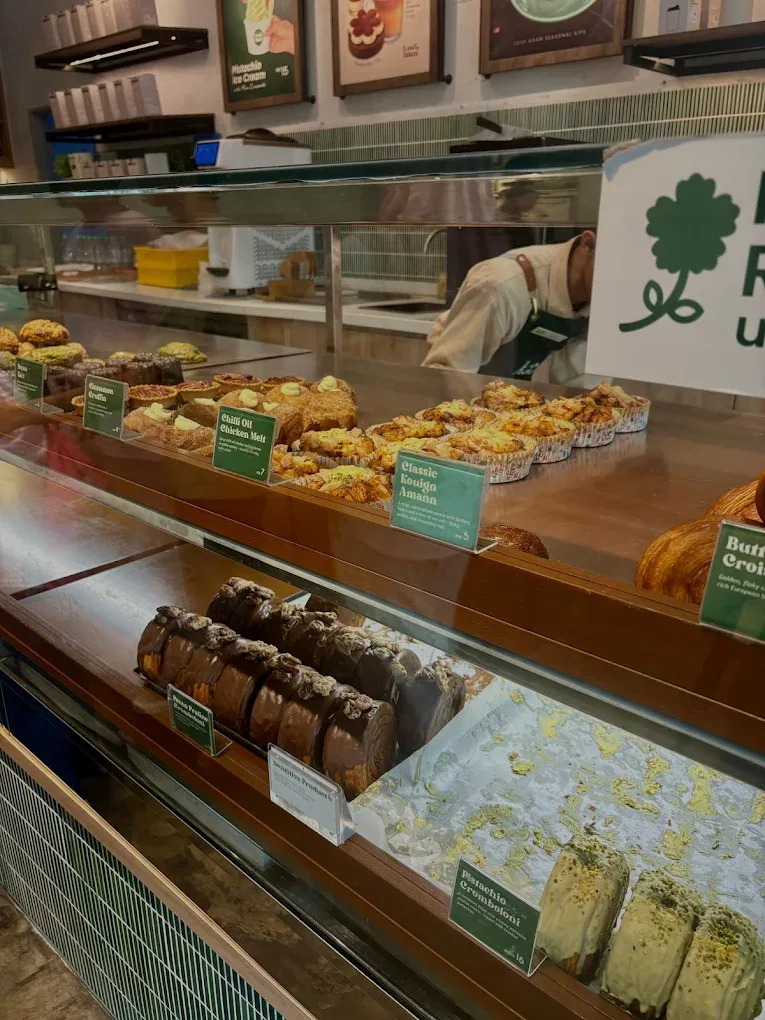 Loaf Adam Patisserie — foto sebenar 6