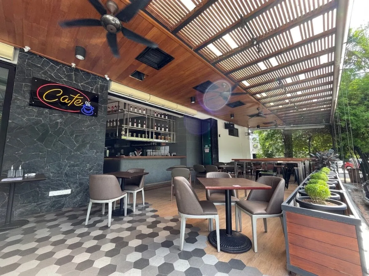 MEJA Cafe Sutera Utama — foto sebenar 3
