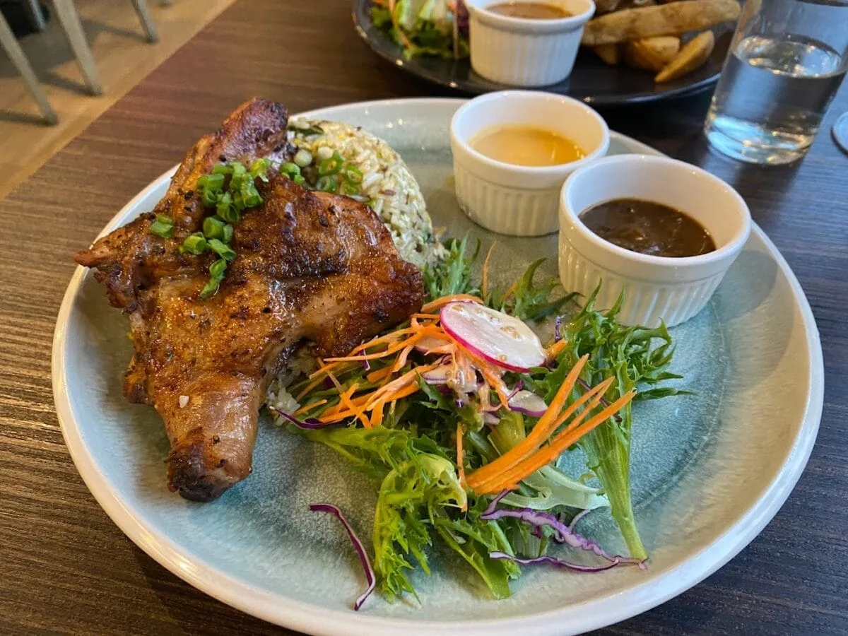 MEJA Cafe Sutera Utama — foto sebenar 5