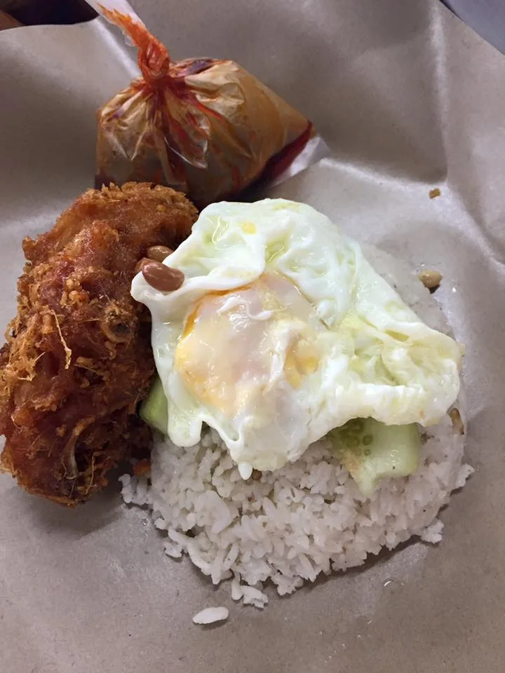 Nasi lemak Wak kentut Kulai — foto sebenar 3