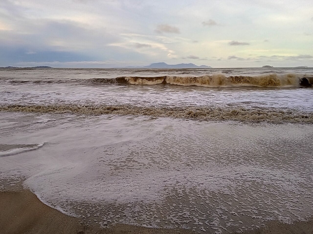 Gambar 2 Pantai Air Papan