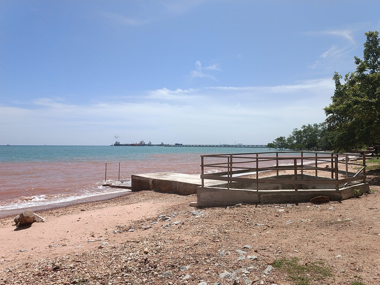 Gambar 2 Pantai Dickson