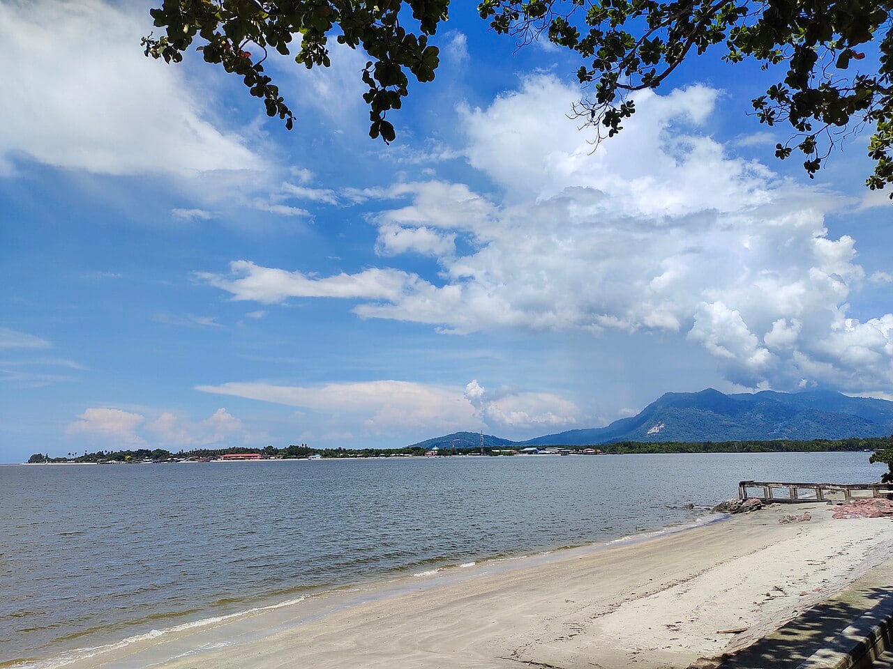 Gambar Pantai Merdeka