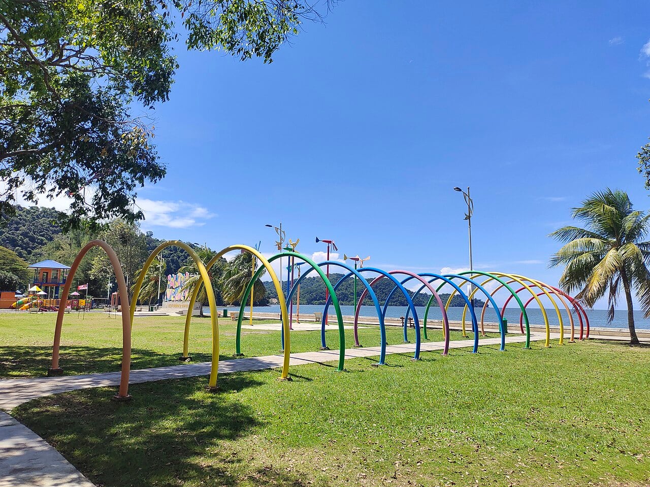 Gambar 3 Pantai Merdeka