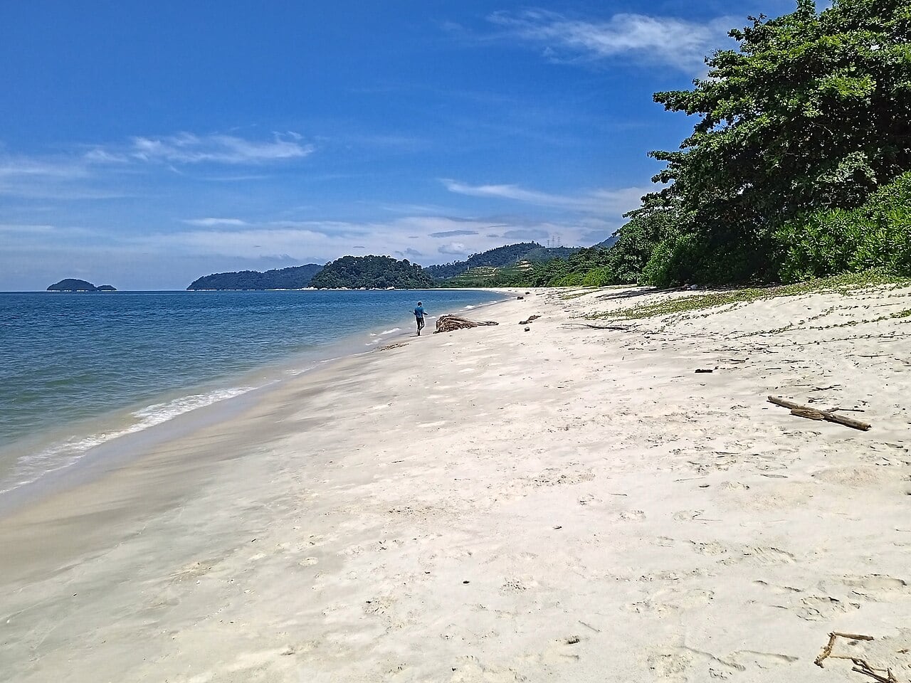 Gambar Pantai Pasir Panjang Lumut