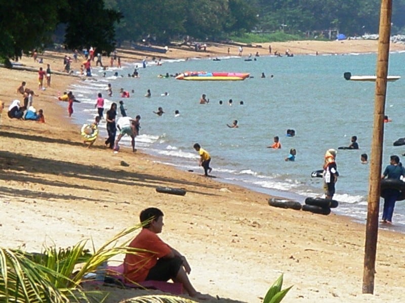 Gambar 3 Pantai Pengkalan Balak