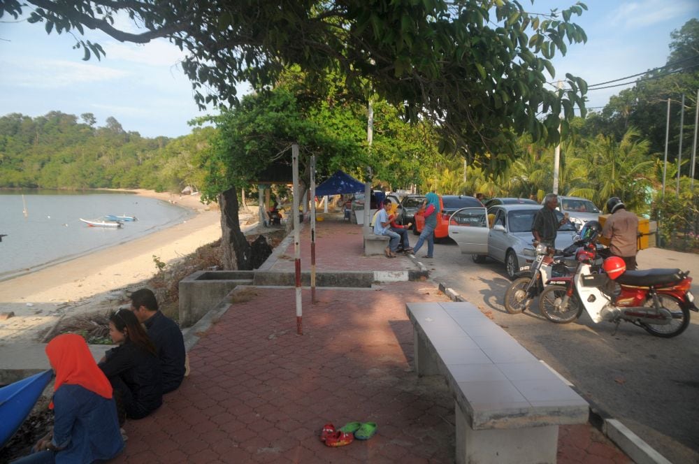 Gambar Pantai Penyabong