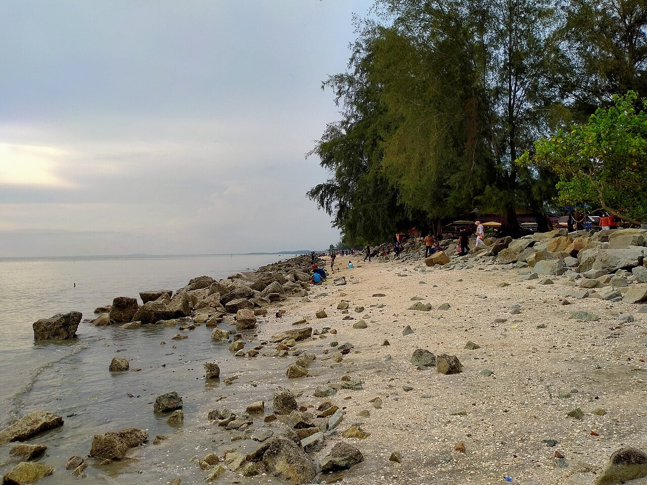 Gambar 3 Pantai Remis Jeram