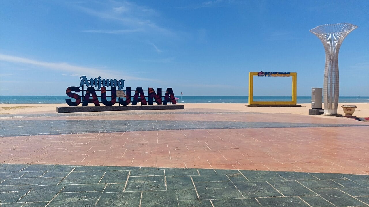 Gambar 2 Pantai Saujana PD