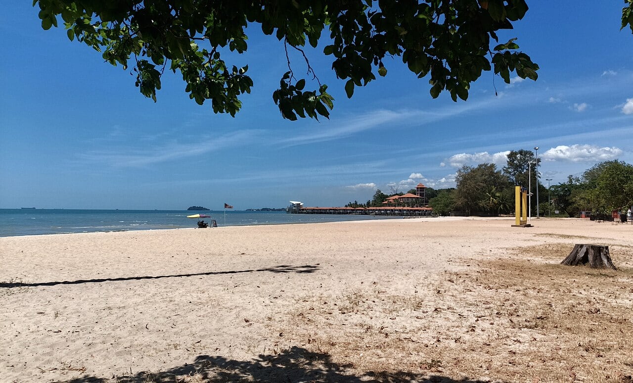 Gambar 3 Pantai Saujana PD