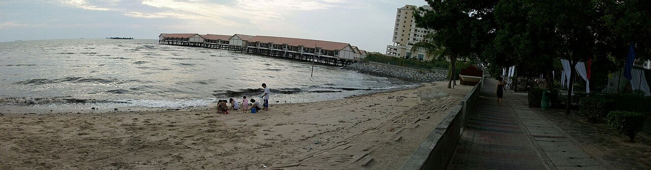 Gambar 2 Pantai Tanjung Gemuk