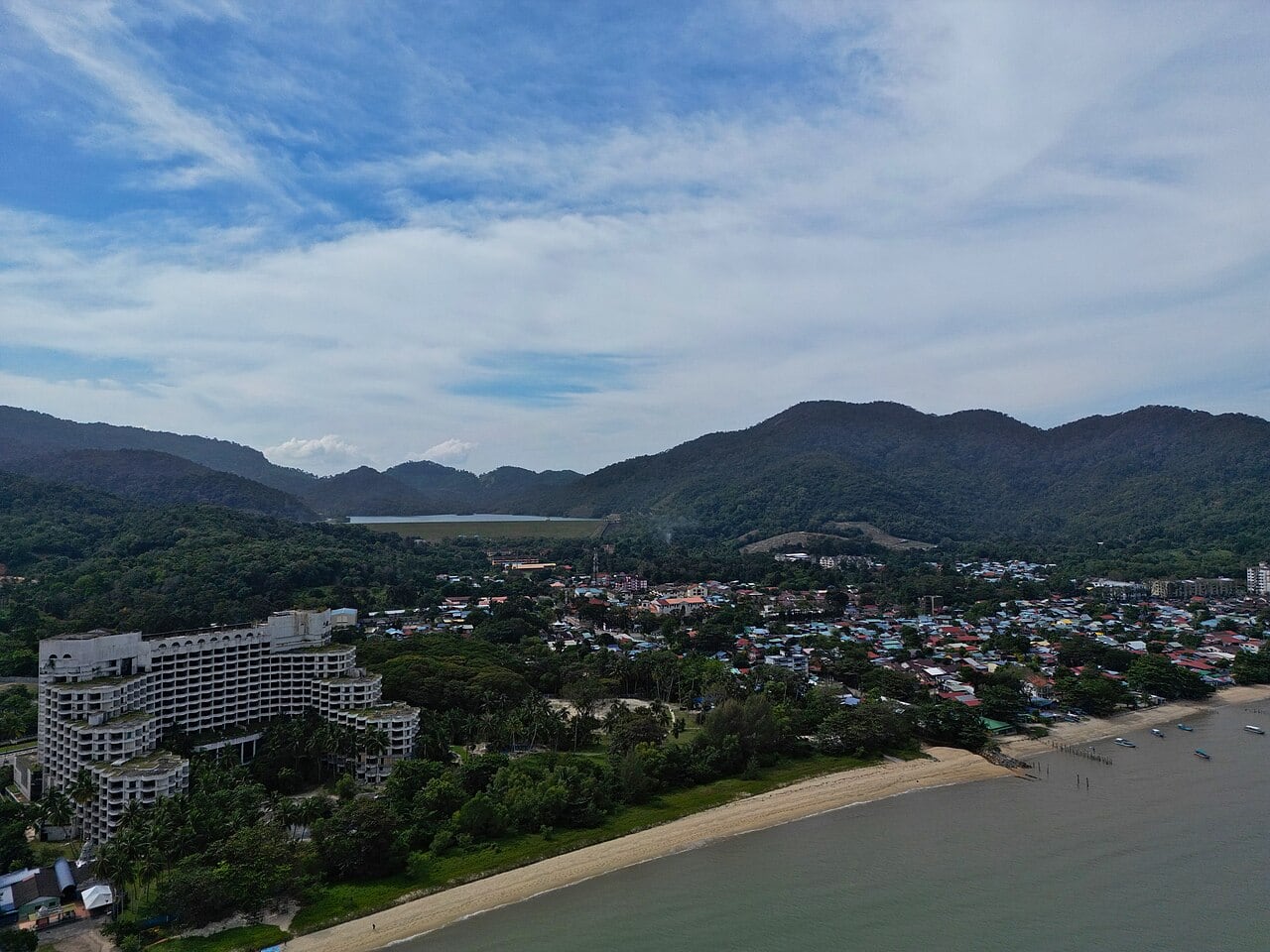Gambar 2 Pantai Teluk Bahang