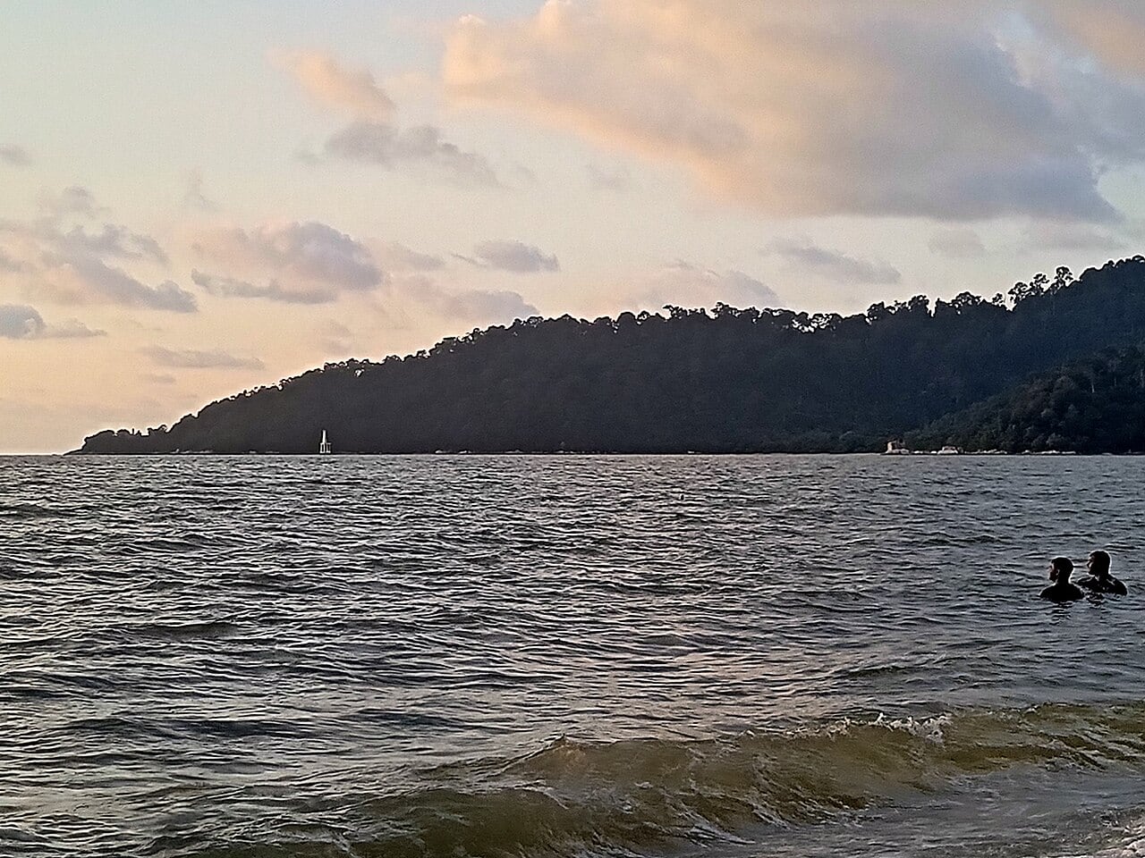 Gambar Pantai Teluk Senangin