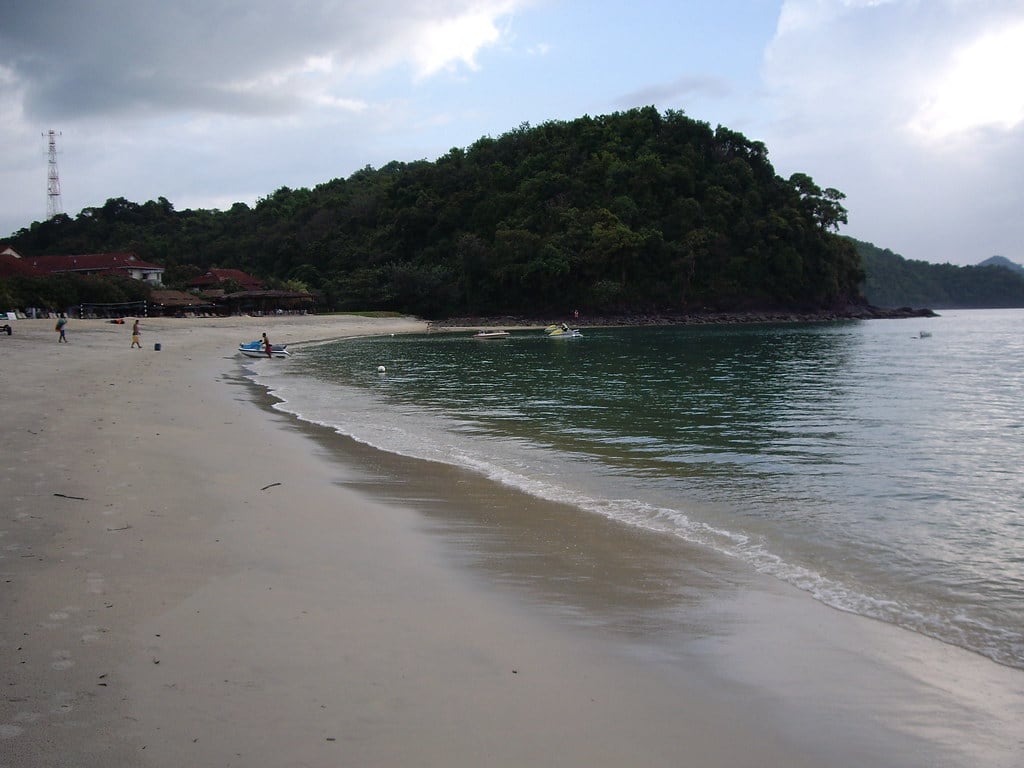 Gambar Pantai Tengah Langkawi