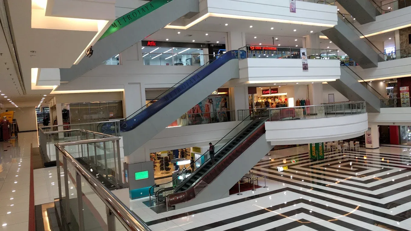 Plaza Pelangi — foto sebenar 4