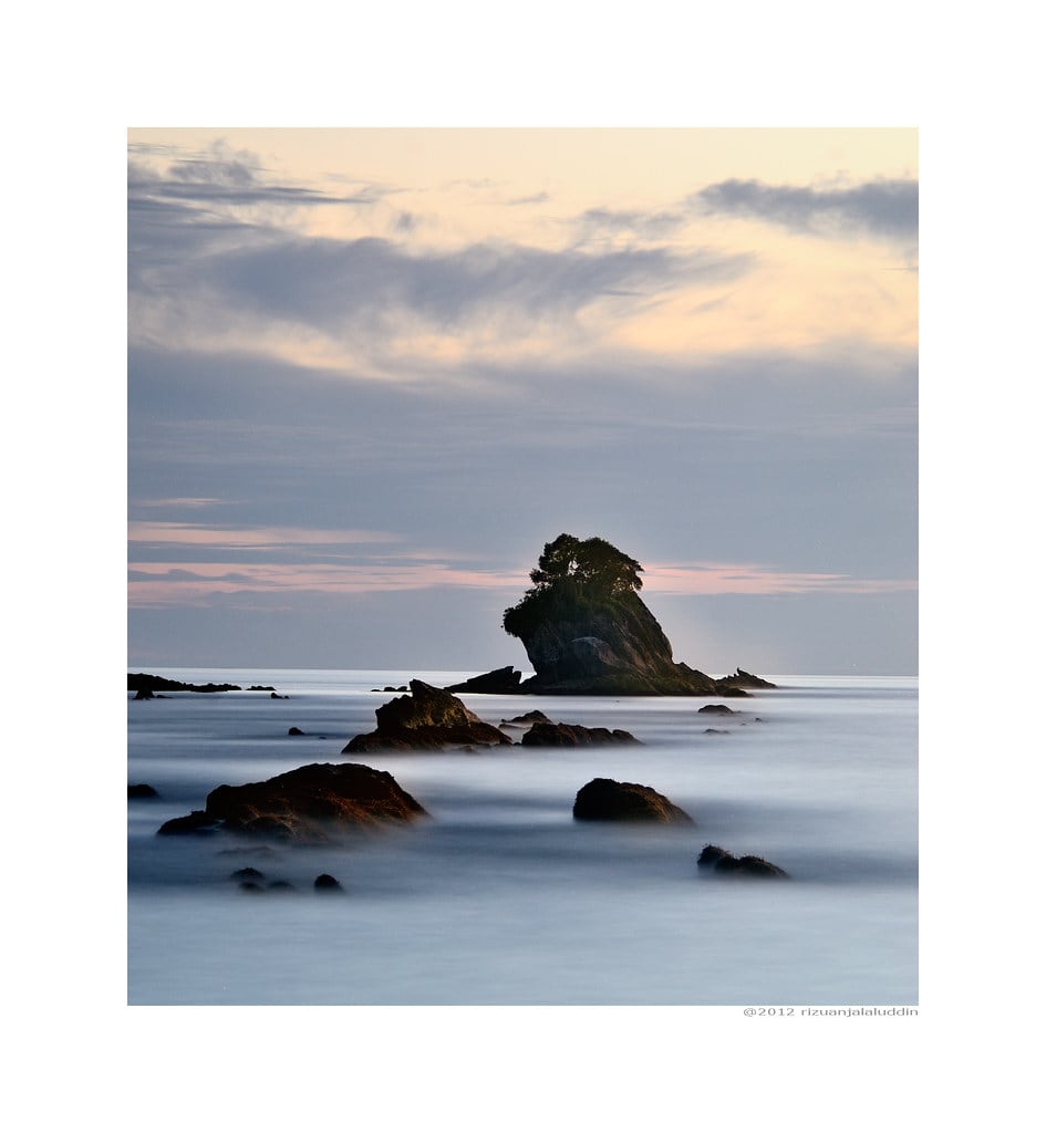 Gambar 3 Pohon Batu Beach