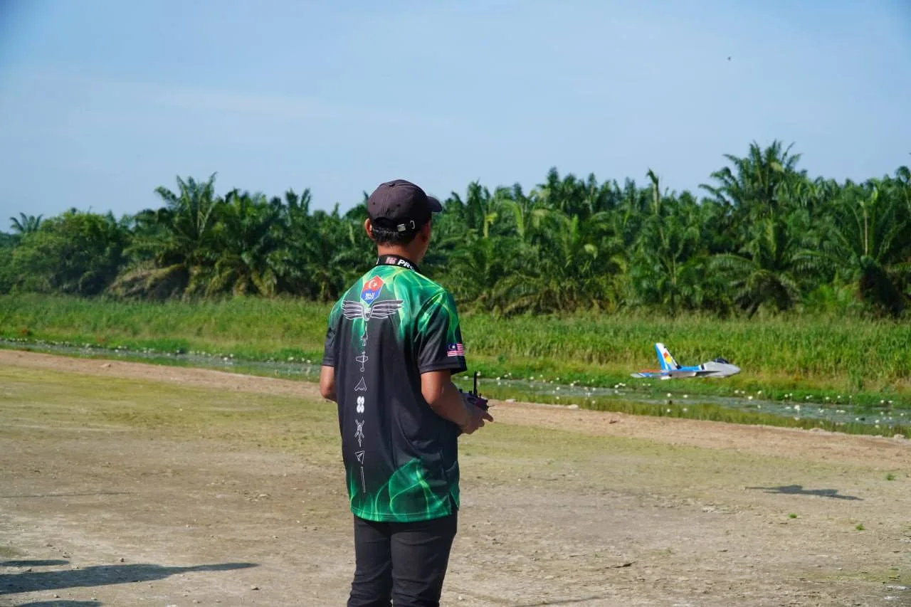 RC Runway Sawah Sagil — foto sebenar 5