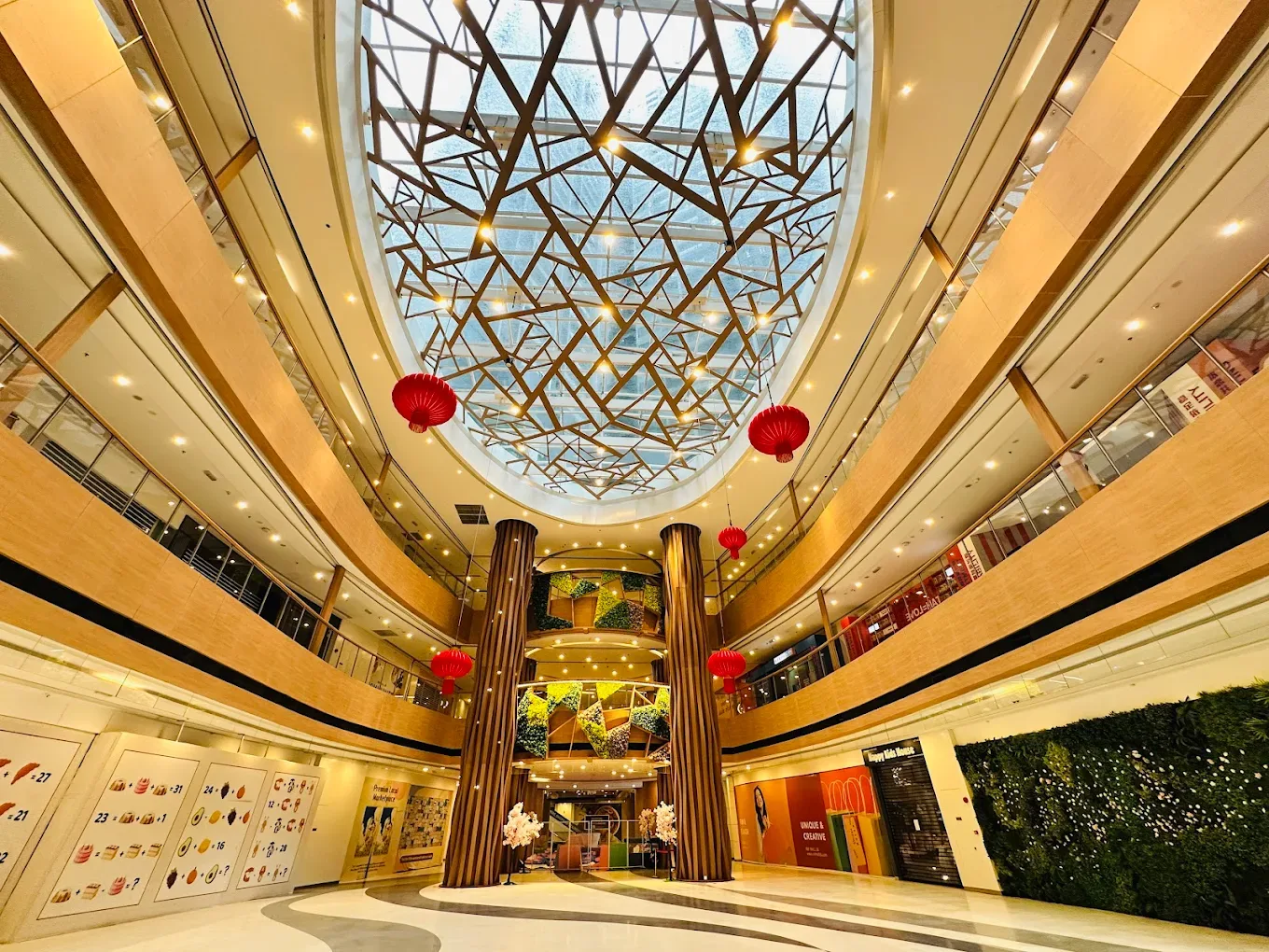 R&F Mall — foto sebenar 4