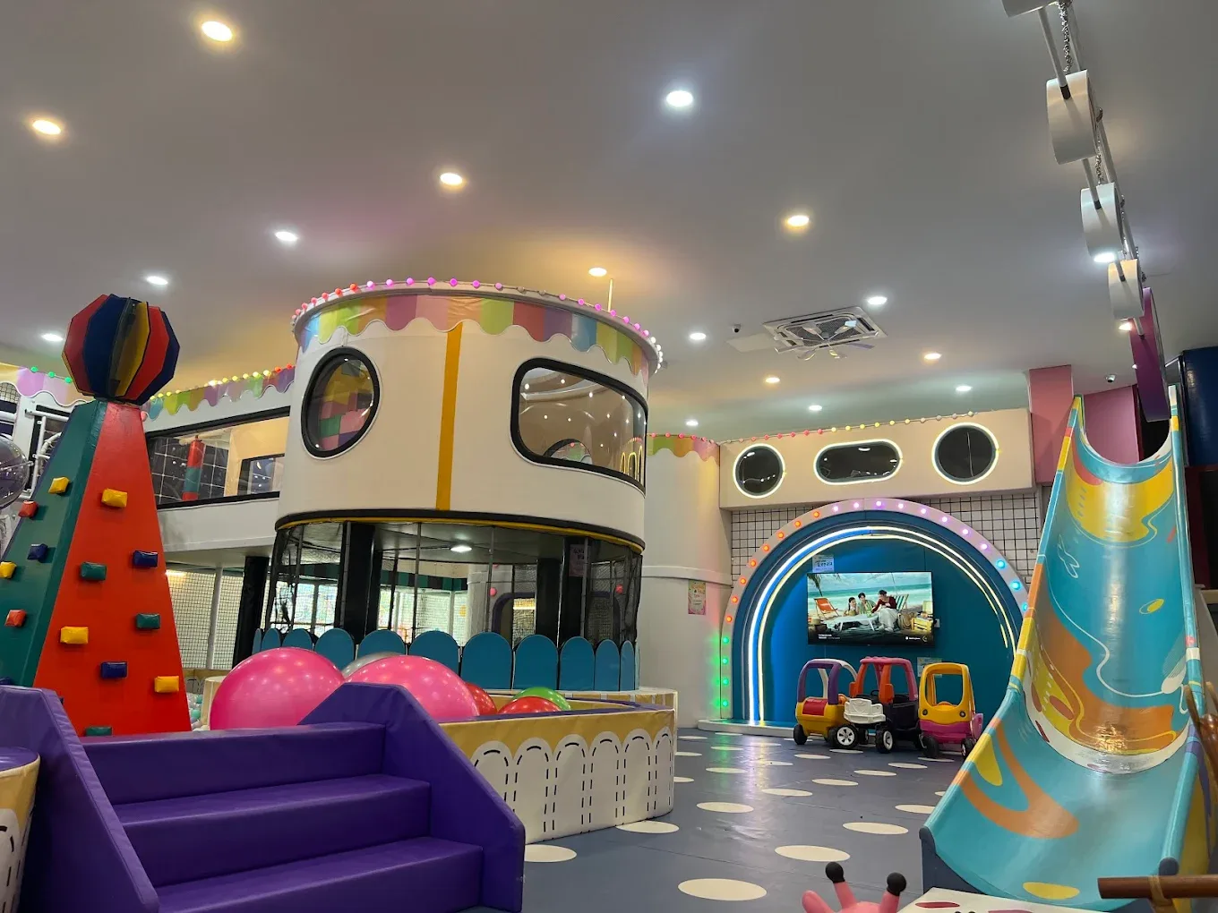 SS Fun World Seri Alam — foto sebenar 3