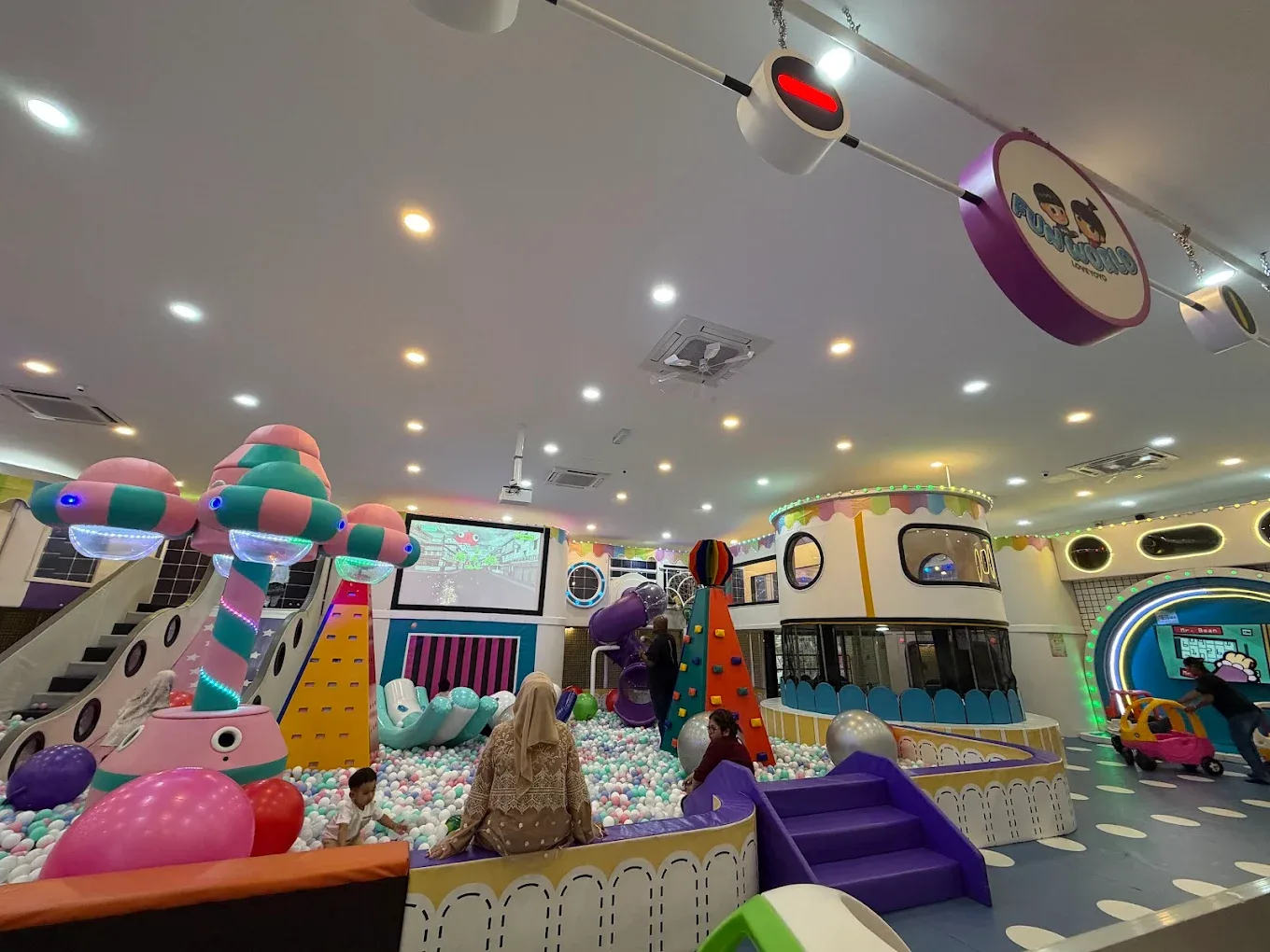 SS Fun World Seri Alam — foto sebenar 4